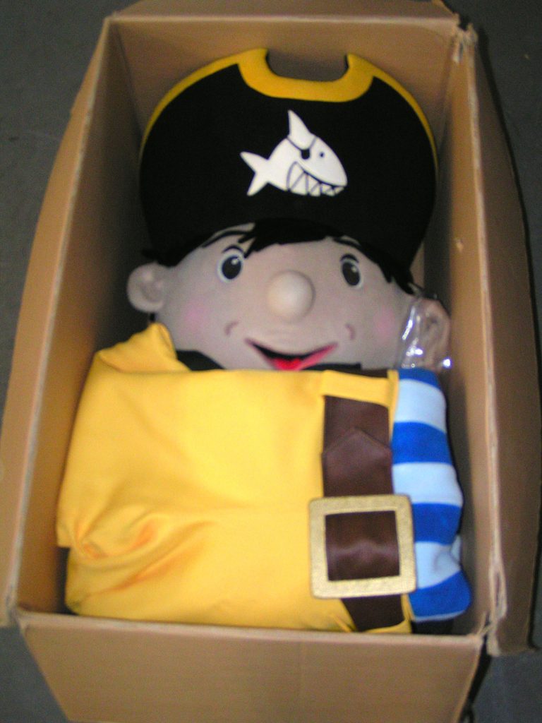 Transport und Wartung von Kostümen und Werbefiguren.