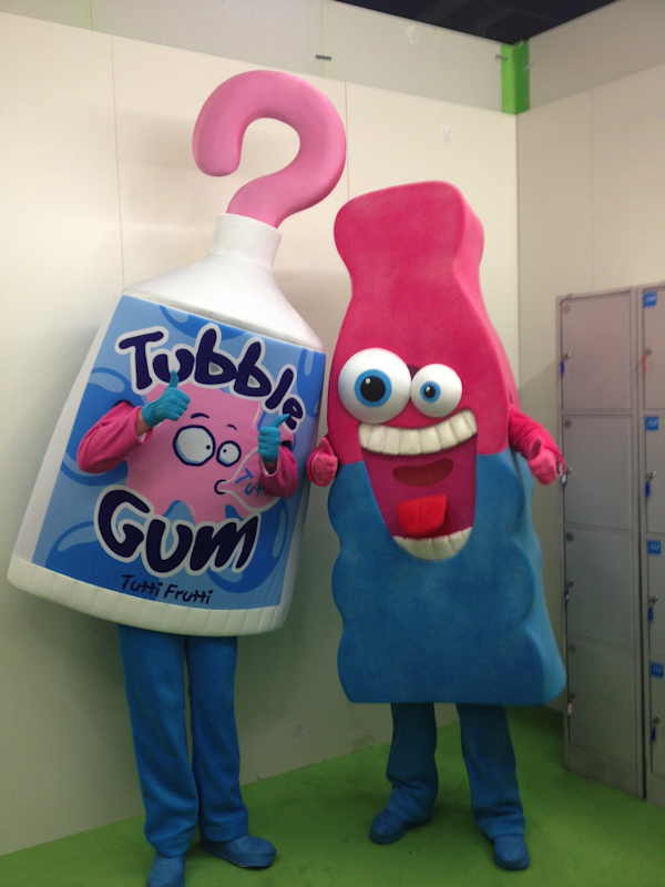 Werbefigur im Doppelpack für Kaugummi. Klasse für die Messe.